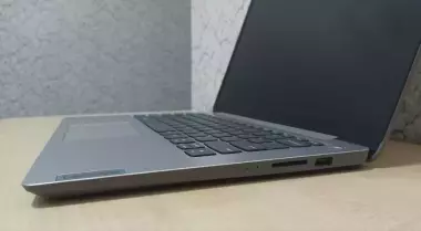 8 потоков LENOVO 14" FullHD / CORE™ i3 - 1215U / 8GB DDR4 / 256GB NVMe