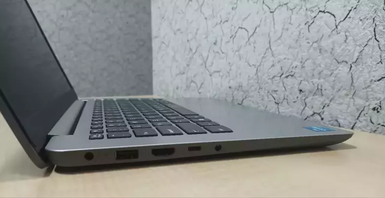8 потоков LENOVO 14" FullHD / CORE™ i3 - 1215U / 8GB DDR4 / 256GB NVMe