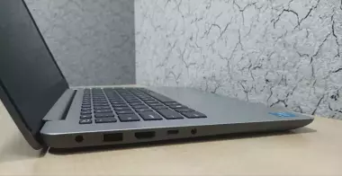 8 потоков LENOVO 14" FullHD / CORE™ i3 - 1215U / 8GB DDR4 / 256GB NVMe
