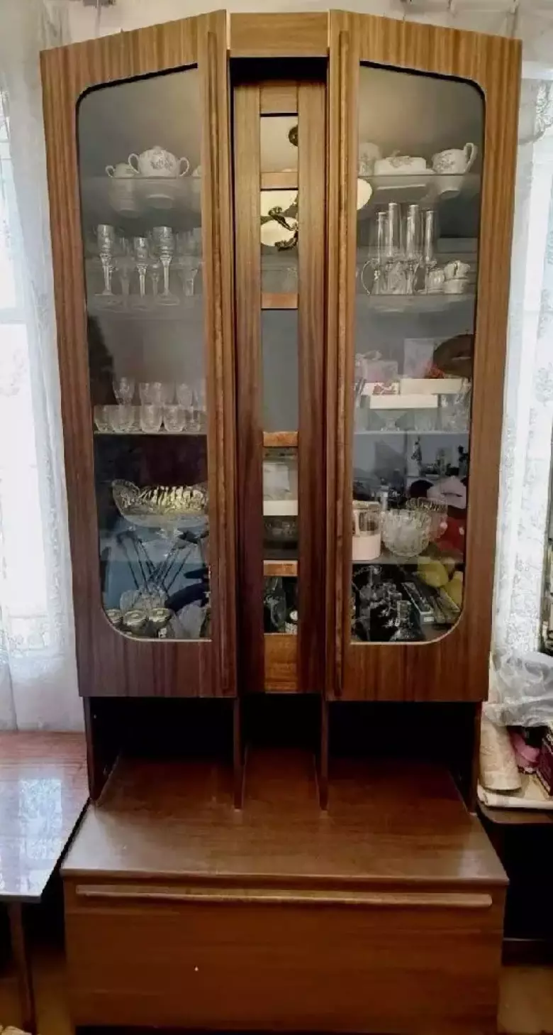 Стенка почти новая мало пользовались материал М.Д.Ф