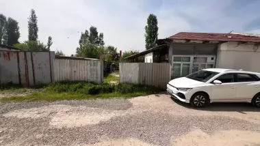 Uy sotiladi, yer 6,7 sotix, Rohat postidan 4 km. Savdo bor.