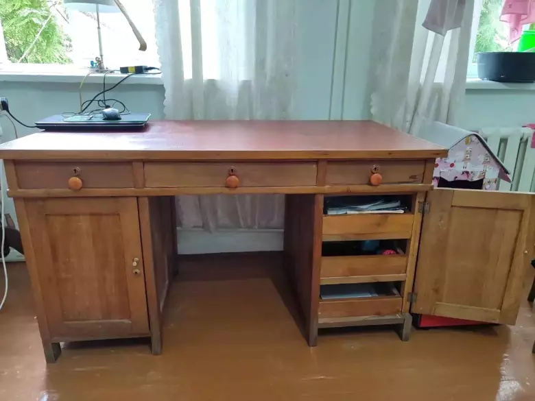 Стол письменный, кабинетный