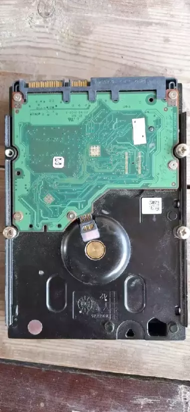 Hard Disk sotiladi 1 tb Seagate