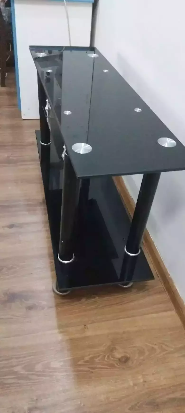 televizor postavkasi sotiladi b/u