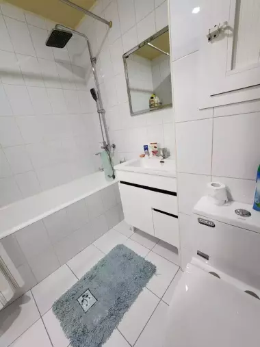 Продается 5- ти комнатная квартира рядом с Дока хлебом