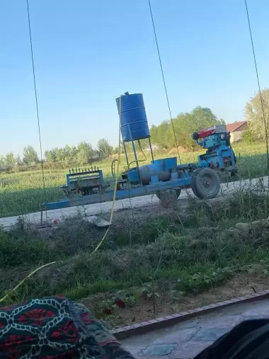 g’isht ishlab chiqaradigan aparat sotiladi.
