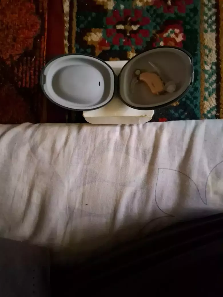 Signia eshitish apparati sotiladi.