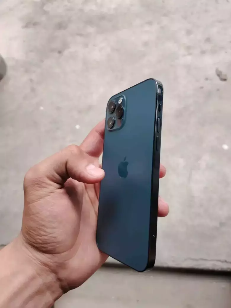 iphone 12pro max.аиби ио хама нарсаси ичлиди.каропкаси иоо