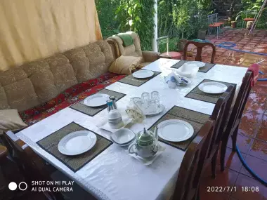 Вблизи города, Рохат, Гольф клуб. Комф зеленая дом дача со всеми усл, летний бассейн.