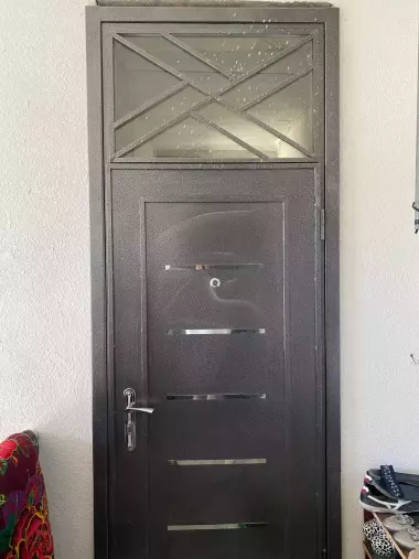 Kvartira 3xonali karobka xoldaa Srochna sotiladi