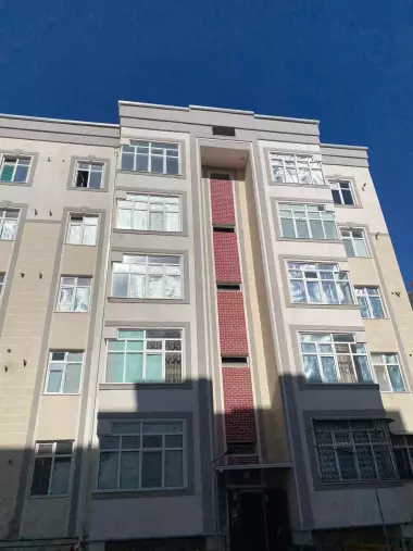 Kvartira 3xonali karobka xoldaa Srochna sotiladi