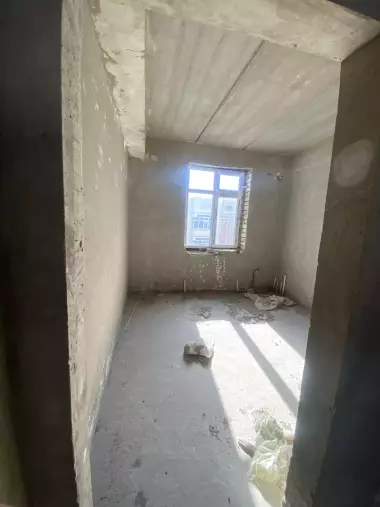 Kvartira 3xonali karobka xoldaa Srochna sotiladi