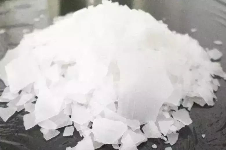 Каустическая чешуированная сода(Китай).