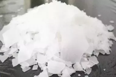 Каустическая чешуированная сода(Китай).