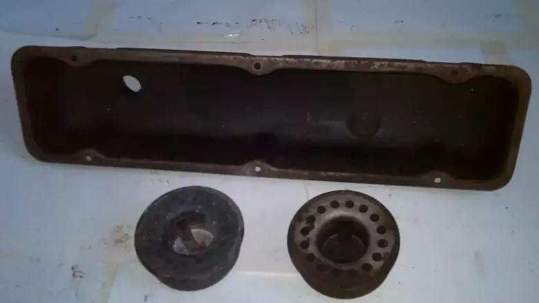 Крышки головки толкателей и водяной рубашки.