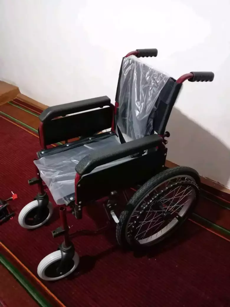 Nogironlar uchun möljallangan bolalar aravachasi.Holati yangi.