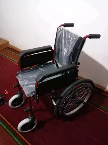 Nogironlar uchun möljallangan bolalar aravachasi.Holati yangi.
