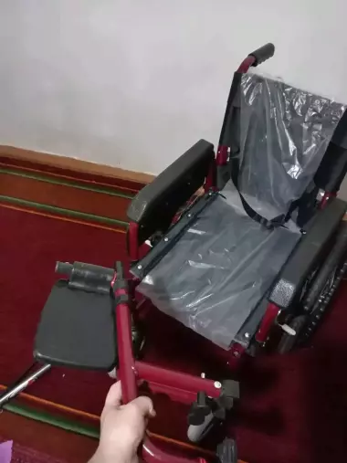 Nogironlar uchun möljallangan bolalar aravachasi.Holati yangi.