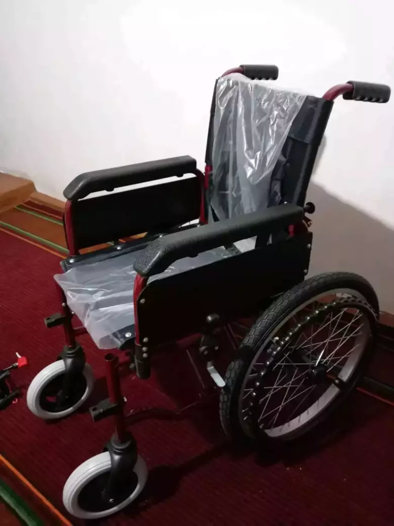 Nogironlar uchun möljallangan bolalar aravachasi.Holati yangi.