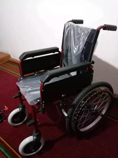Nogironlar uchun möljallangan bolalar aravachasi.Holati yangi.