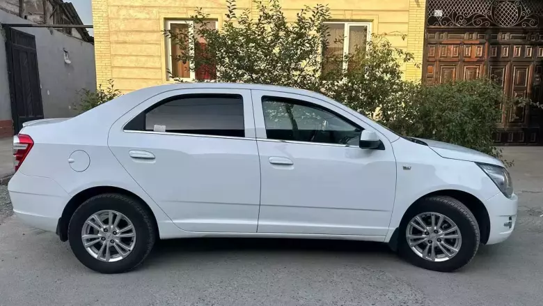 Продаётся машина Cobalt.