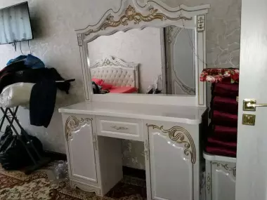 Кровать без матраса 220-170, шкаф, трюмо и две тумбочки