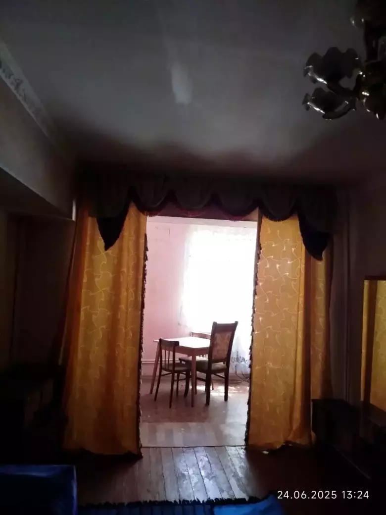 Своя 1/2/4, балкон 2х6, кирпич, от метро одна остановка.