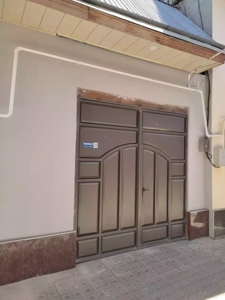 Uzoq muddatga Samarqand shahar, bulvarda joylashgan uy ijaraga beriladi.