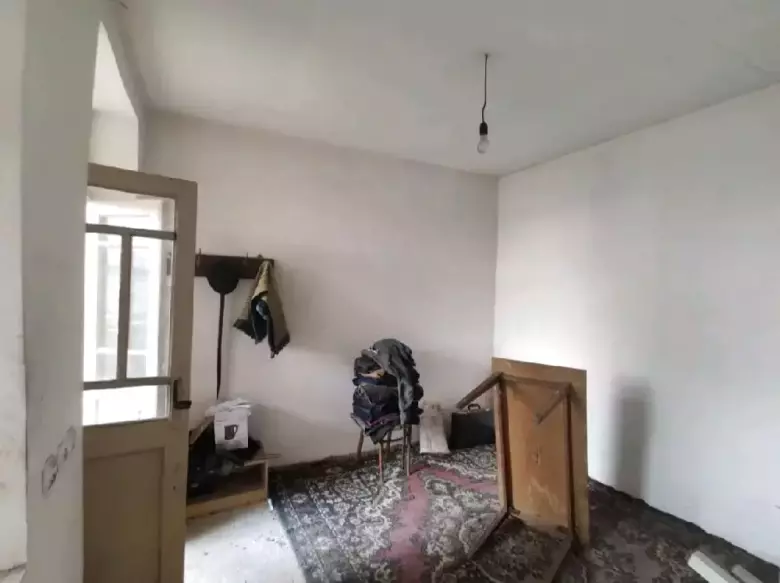 Чилонзор тум., 20-квартал, Заргарлик, Шарк тонги махалласида уй сотилади.