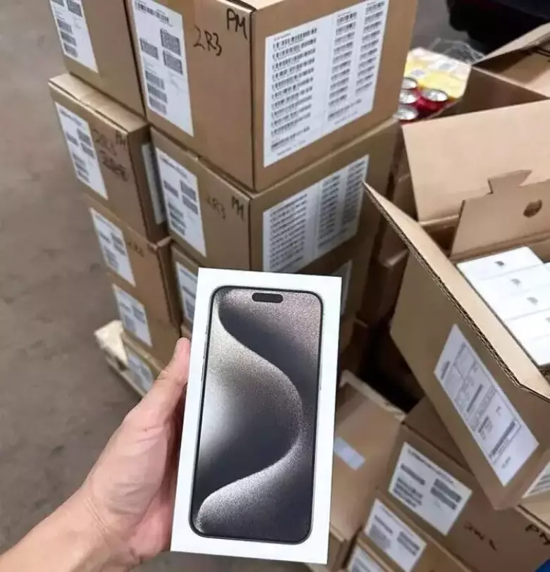 Apple iPhone 15 Pro Max 512 ГБ, распакованный.