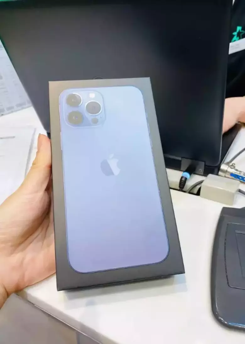 Apple iPhone 13 Pro Max, распакованный.