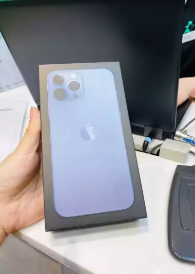 Apple iPhone 13 Pro Max, распакованный.