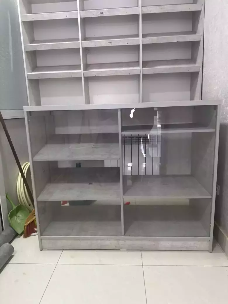 стелаж и ветрина для магазина