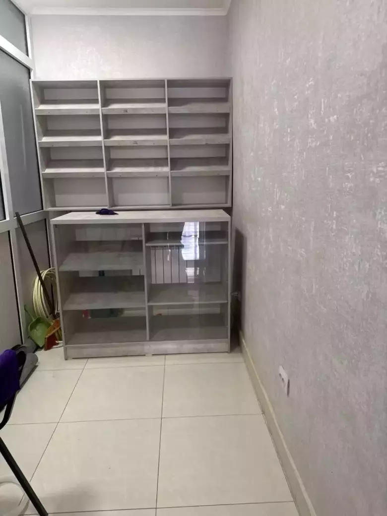 стелаж и ветрина для магазина