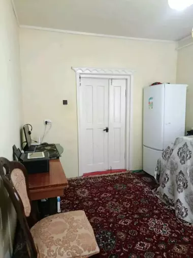Uy sotiladi Mirobod t Oq uy mahalla Risoviy bozor yaqinida Fayzabod Oqbilol