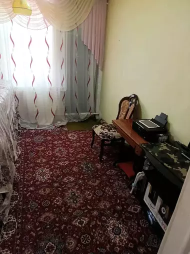 Uy sotiladi Mirobod t Oq uy mahalla Risoviy bozor yaqinida Fayzabod Oqbilol