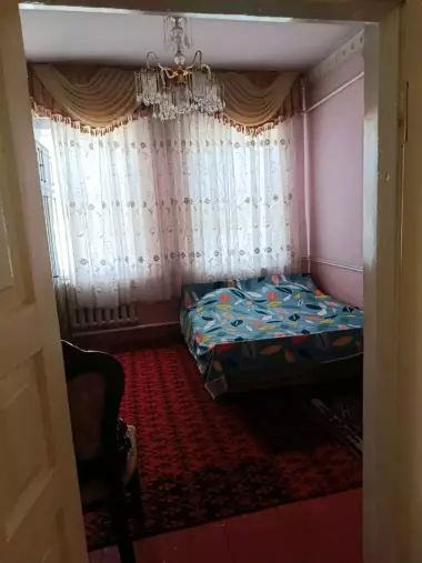 Uy sotiladi Mirobod t Oq uy mahalla Risoviy bozor yaqinida Fayzabod Oqbilol
