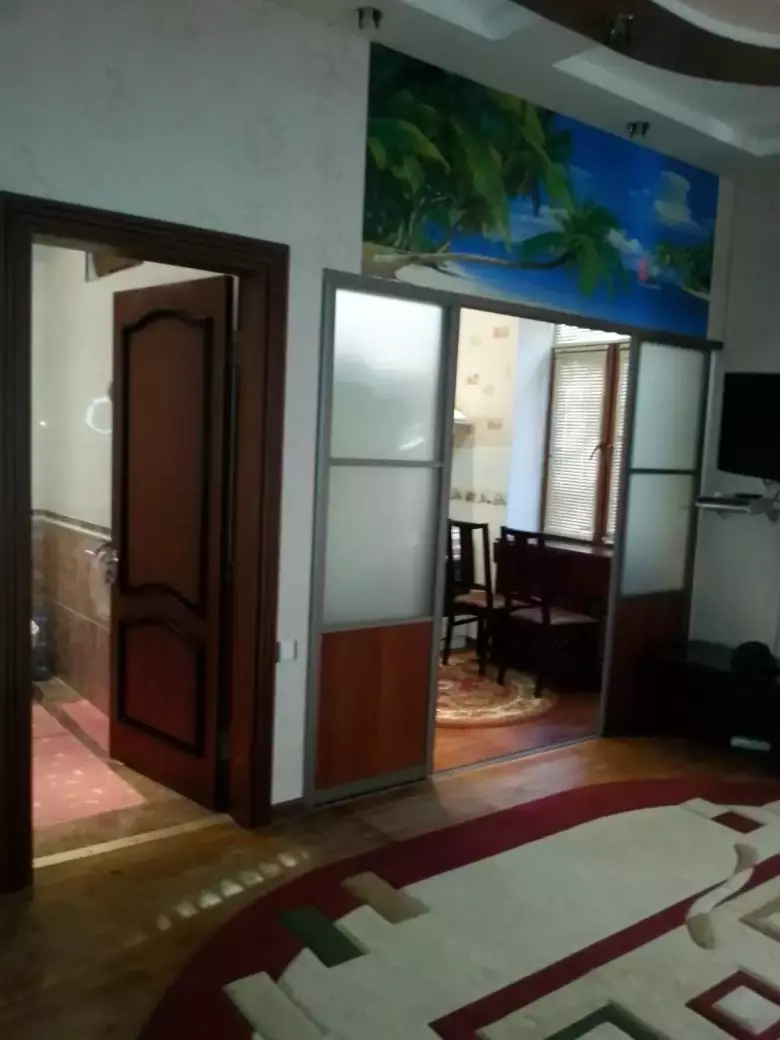 Продам квартиру 2/2/4 метро Айбек