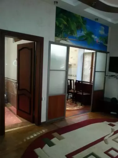 Продам квартиру 2/2/4 метро Айбек