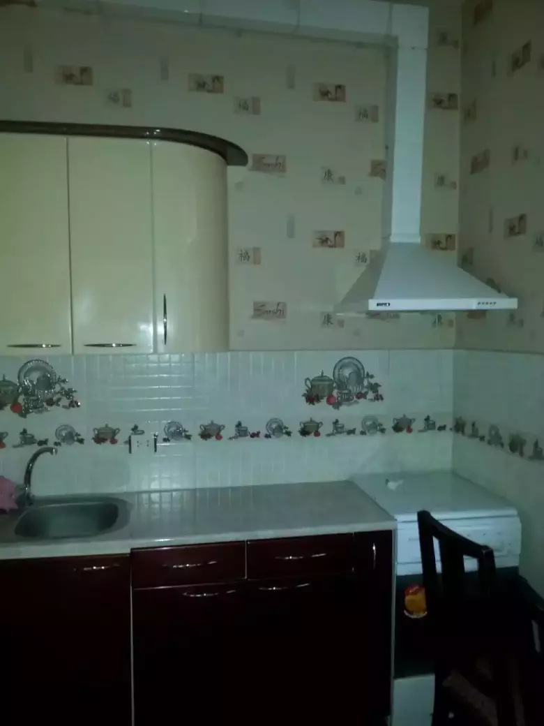 Продам квартиру 2/2/4 метро Айбек