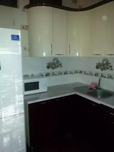 Продам квартиру 2/2/4 метро Айбек