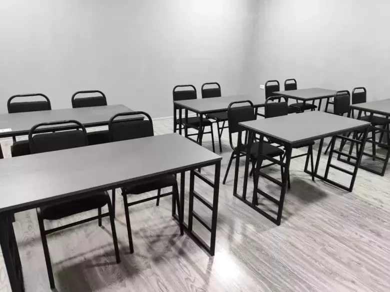O‘quv xonasi uchun mebel to‘plami sotiladi
