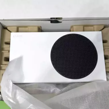 Продам Xbox Series S (512 Gb) белого цвета в прекрасном состоянии