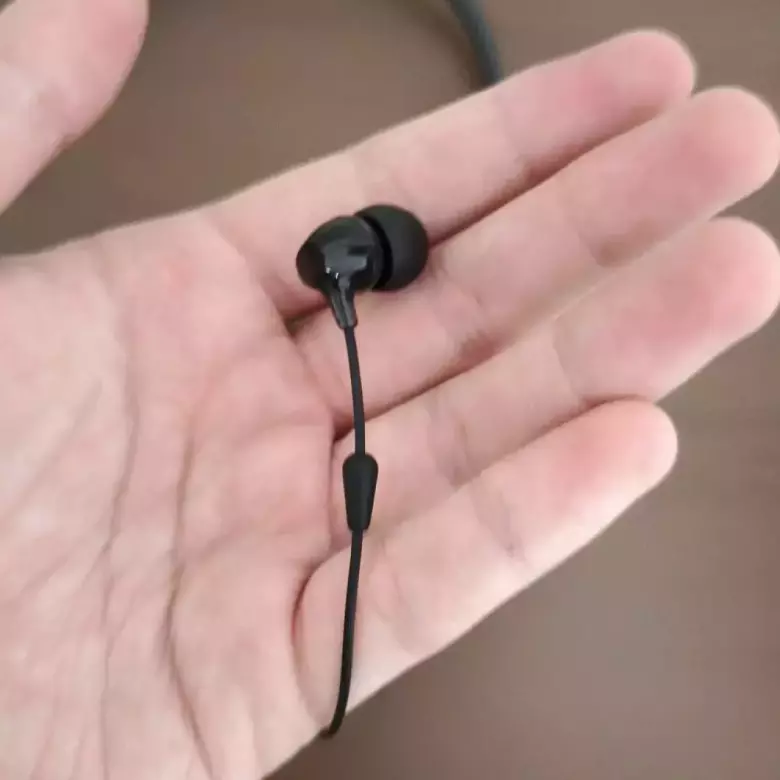 Наушники Sony WI-C400 в прекрасном состоянии