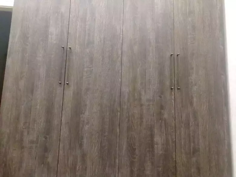 sotiladi yengi shkaf va kamot