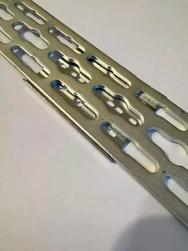 Sotiladi: Perforatsiyali metall profil (montaj uchun)