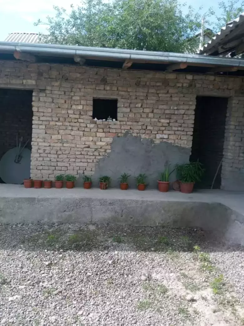 Uy sotiladi Quychirchi gaz suv svet vayfay bor yashash uchun tayor