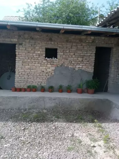 Uy sotiladi Quychirchi gaz suv svet vayfay bor yashash uchun tayor