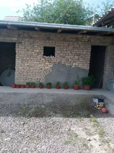 Uy sotiladi Quychirchi gaz suv svet vayfay bor yashash uchun tayor
