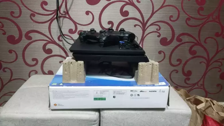 ps4 slim 1 tb с коробкой и документами и со всей комплектацией